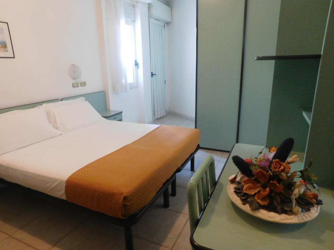 Hotel Dolores Rimini Luaran gambar